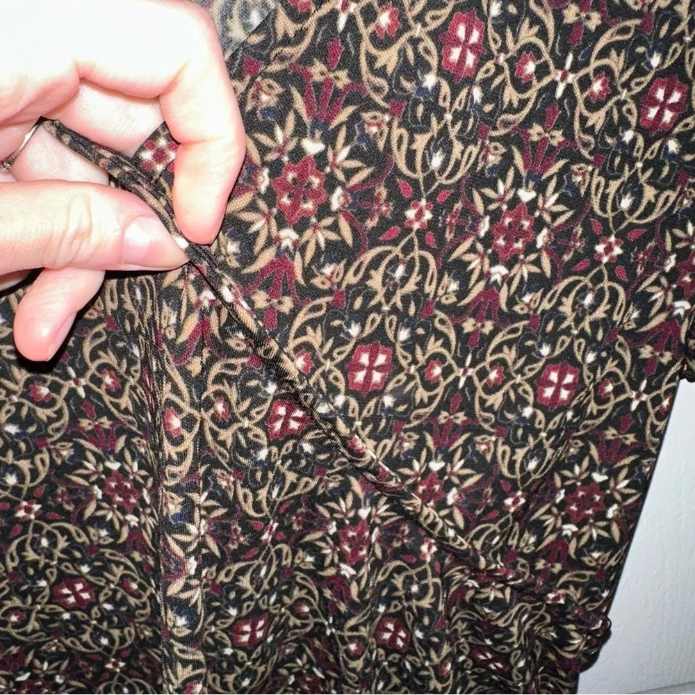 Patterned V-Neck Short Sleeve Shirt
